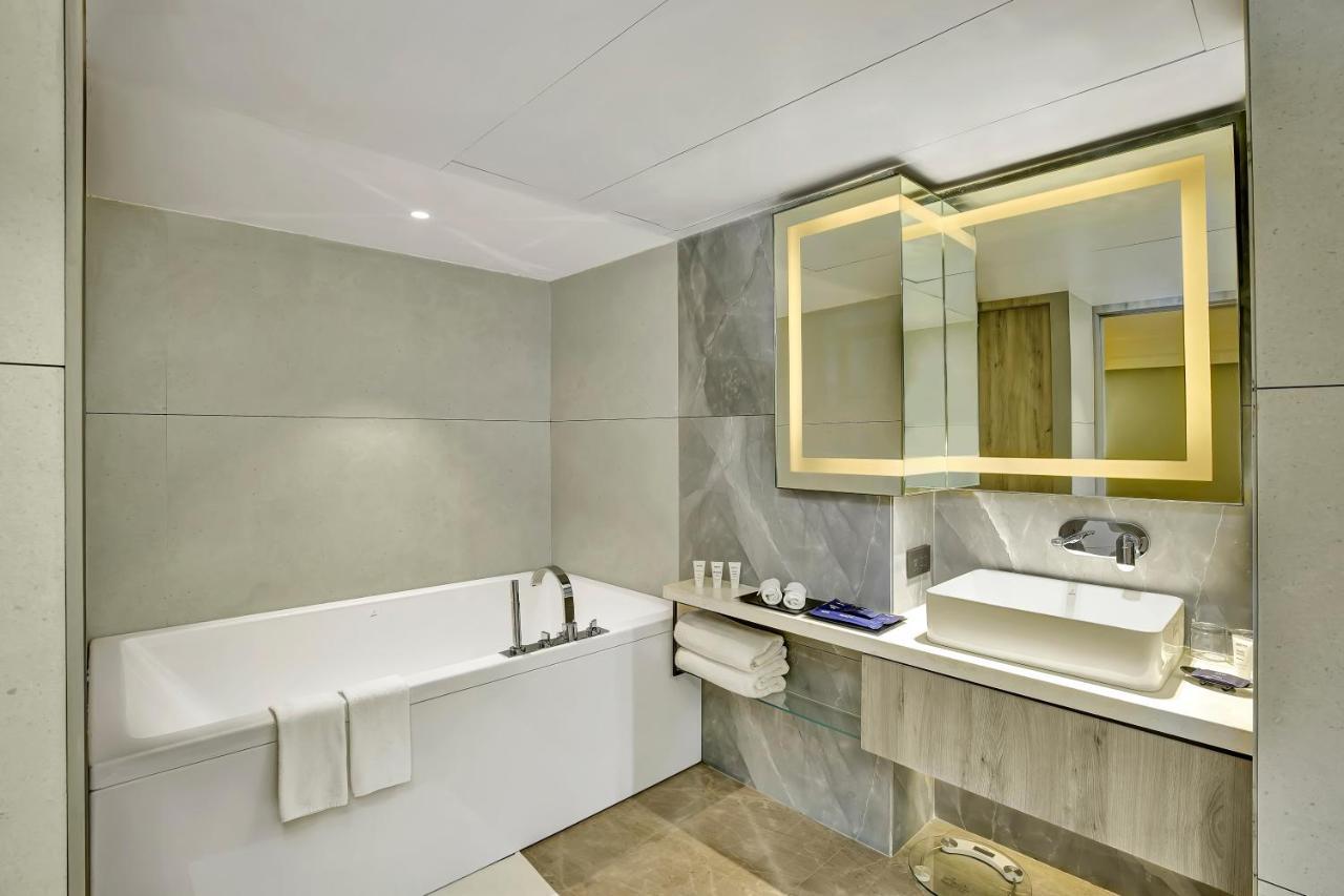Park Inn By Radisson Surat Exterior foto
