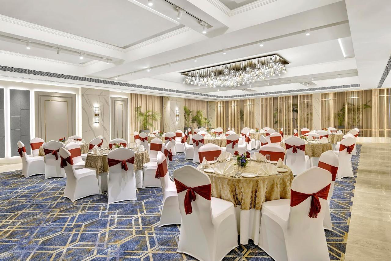 Park Inn By Radisson Surat Exterior foto