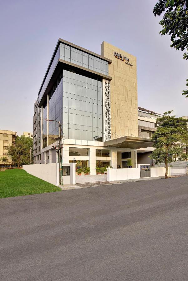 Park Inn By Radisson Surat Exterior foto