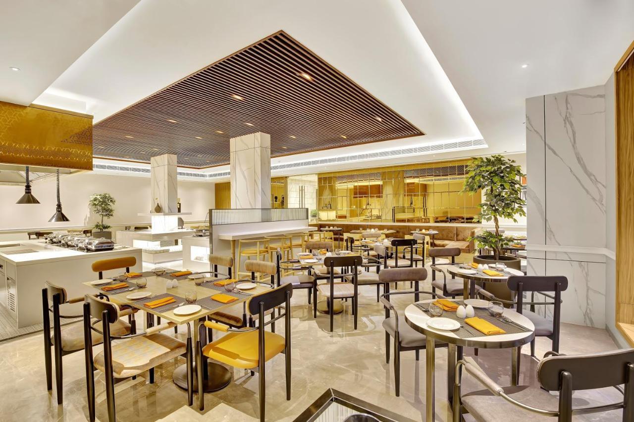 Park Inn By Radisson Surat Exterior foto