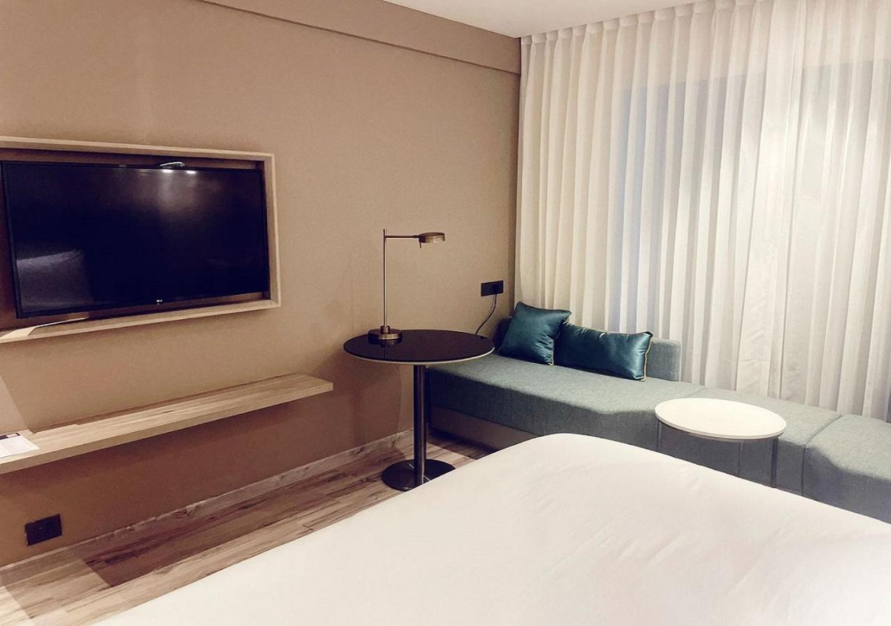 Park Inn By Radisson Surat Exterior foto
